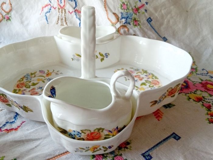 Aynsley Cottage Garden Strawberry Basket