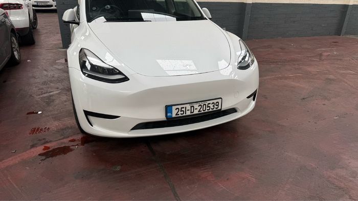 2025 taxi Tesla Model Y for rent