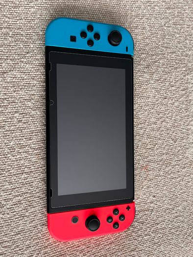 Nintendo Switch Bundle - Pristine V2 (4 Joycons + Mario Kart + 512GB)