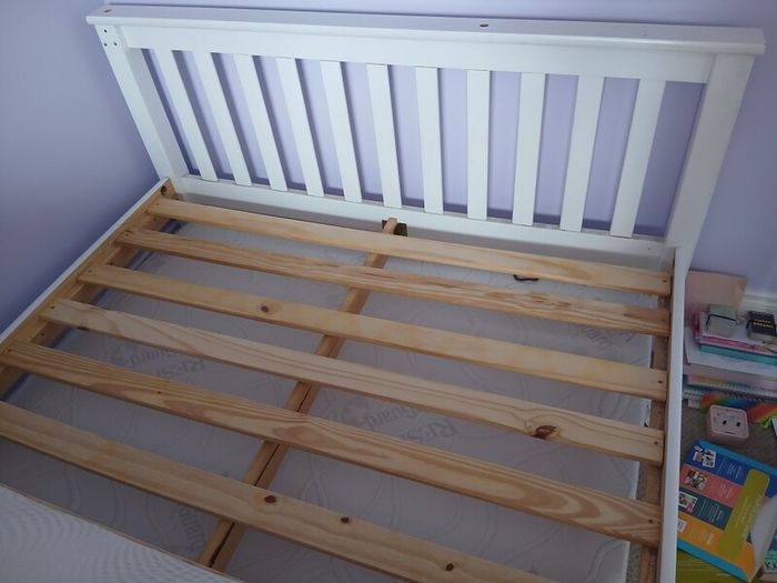 Triple bunk bed