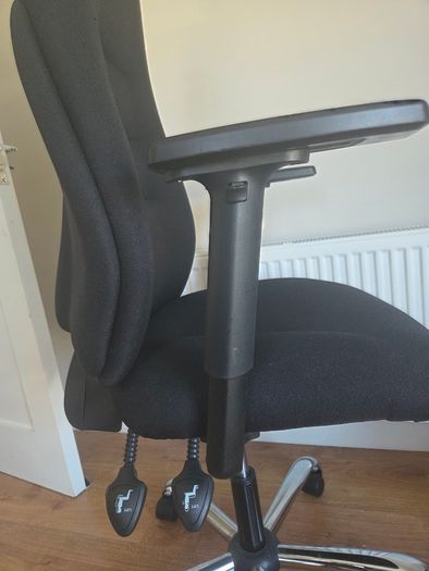 Office chair, barely used, great condition