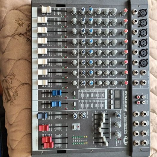 Mix Dynacord PowerMate 600  with 4 speakers