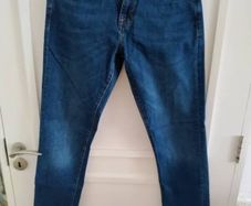 U S Polo Assn. Cotton denim jeans 32 inch waist and 30 inch leg with elasticated waist in very good condition see last two photos for exact measurements FREE STANDARD POSTAGE INCLUDED
