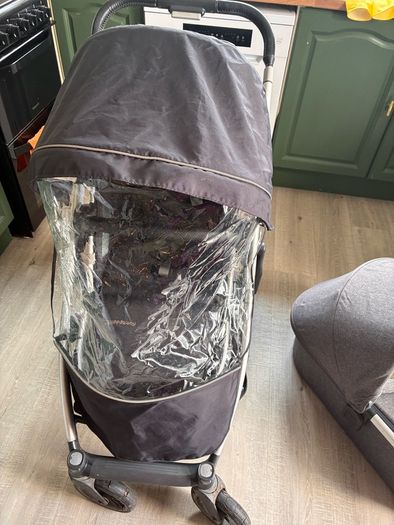 Uppababy Cruz V2 buggy and bassinet