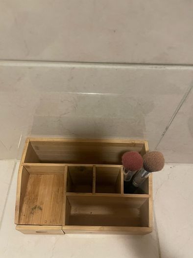 Make-up organiser