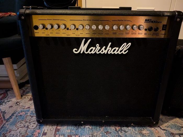 Marshall MG100 DFX