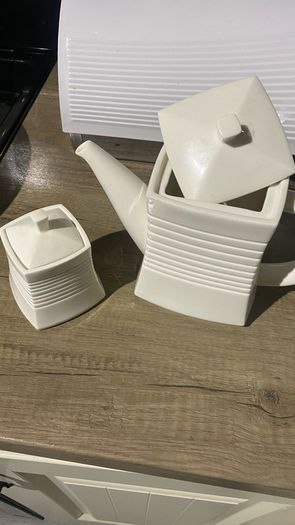 Belleek Living Teapot