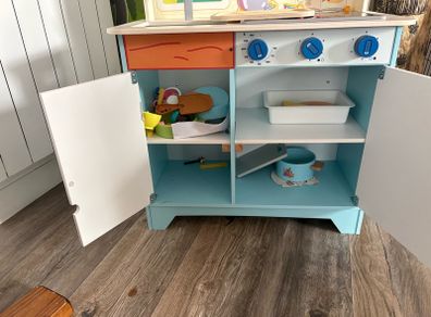 Bluey wooden kitchen FTG