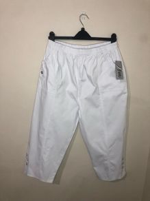 NEW FM white 3/4 length trousers (size 22)