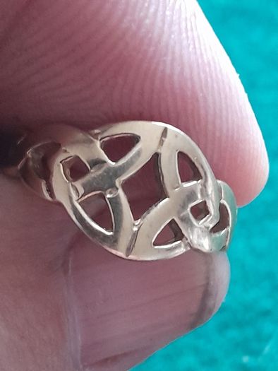 ladies 9ct gold ring