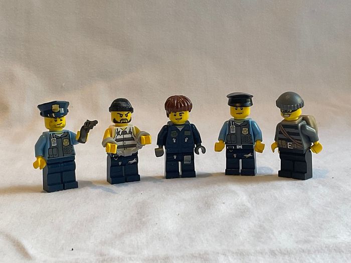 Lego City figurines x 5