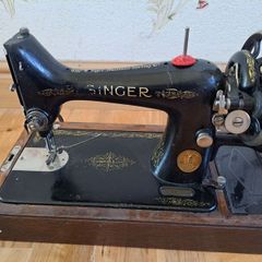 Vintage singer, hand cranked sewing machine 1927
