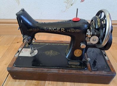Vintage singer, hand cranked sewing machine 1927