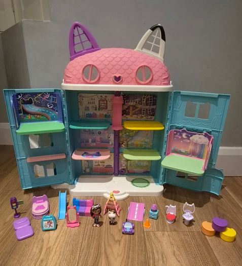 Gabby doll house