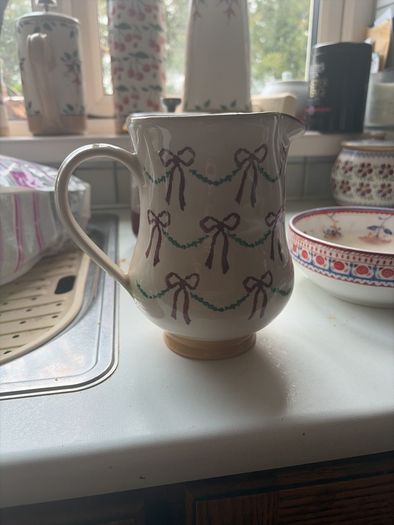 Nicholas Mosse Swag and Bow jug