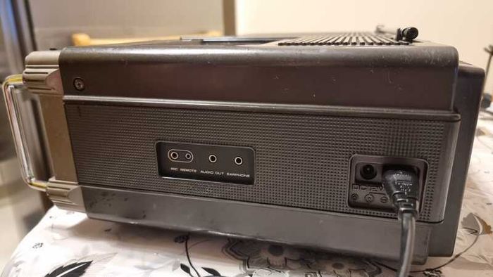 From 1977 National TR-5000E -  TV / RADIO MW - SW1 - SW2 / Cassette Recorder, All function working good.