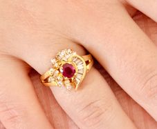 Ruby & diamond ring yellow gold