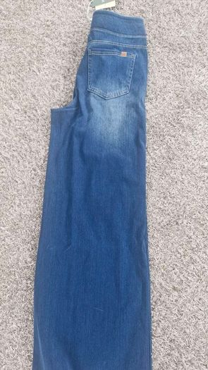Halara soft and stretchy jeans. Super soft