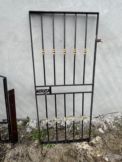 Cast iron gates