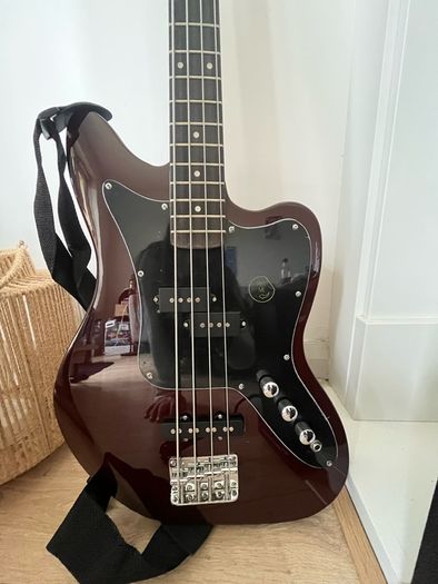 Full Bass Guitar Starter Kit .Amp, Headphones, Bag and Accessories
