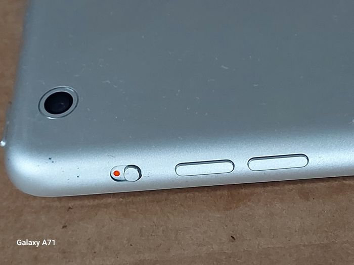 Apple Ipad Mini 2nd Generation 16GB Silver, Excellent cosmetic condition, Activation Locked, for parts or repair