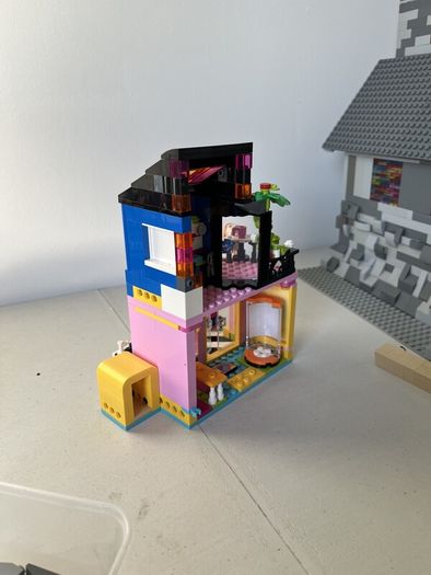 Lego Friends vintage clothes shop