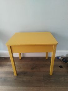 Kids desk