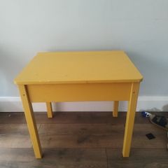 Kids desk