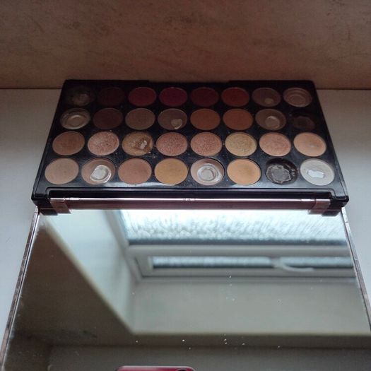Revolution  Eyeshadow Palette