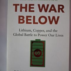 The War Below/ Lithium,Copper & the Global Battle to Power Our Lives/ Ernest Scheyder / 2024