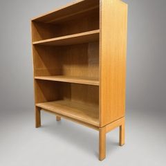 Vintage Mid-Century Modern Open Oak Bookcase with Adjustable Shelving by Henning Jenssen for Munch Mobler.