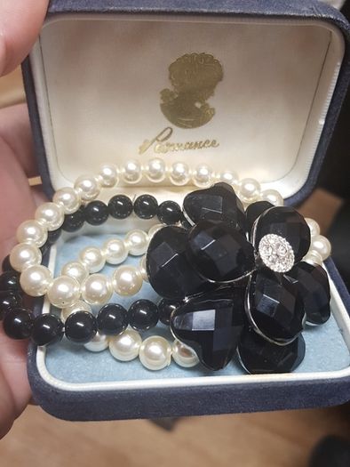 3 Pearl Flower Bracelet