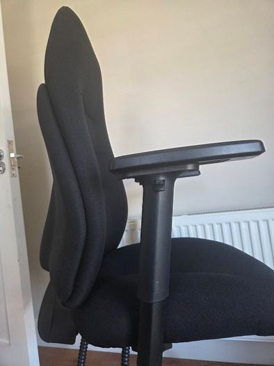 Office chair, barely used, great condition
