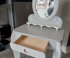 Kids make up table