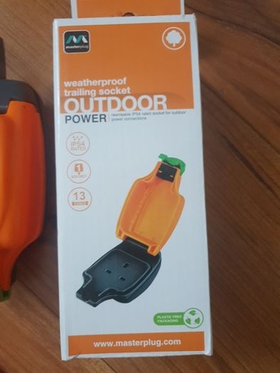 Weatherproof trailing socket outdoor