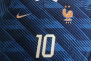 Mbappe #10 - Size L - BNWT