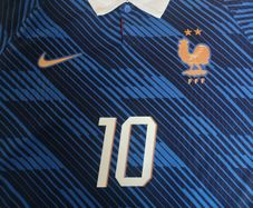 Mbappe #10 - Size L - BNWT