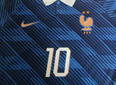 Mbappe #10 - Size L - BNWT