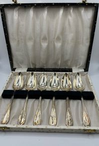 Set of 6 vintage spoons in display case made in Ireland