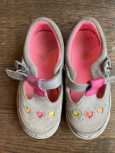 Clarks girl shoes 7F