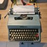 olivetti lettera 32 typewriter Image 3