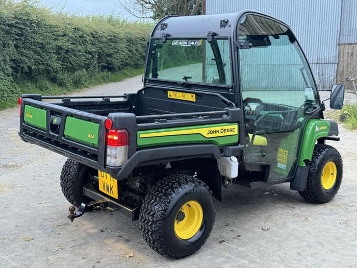 2022 John Deere Gator Hpx815e