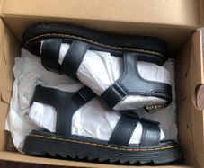 Dr. Martens  Klaire Junior in Black