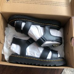 Dr. Martens  Klaire Junior in Black