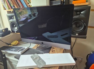 iMac Pro 27" 5k Display 32gb Ram 1tb Ssd in Original Box Perfect Working Condition