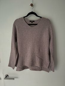 Uniqlo Smoky Pink Ribbed V-neck Sweater