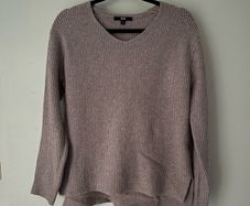 Uniqlo Smoky Pink Ribbed V-neck Sweater