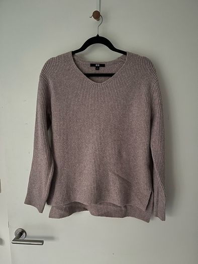 Uniqlo Smoky Pink Ribbed V-neck Sweater