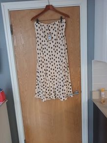 Gallery  Print  Satin Skirt. S. 16. B.N.W.T