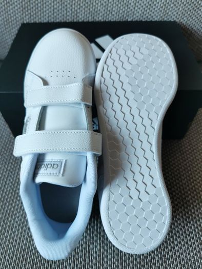 Girl's Adidas runners NEW size UK 2